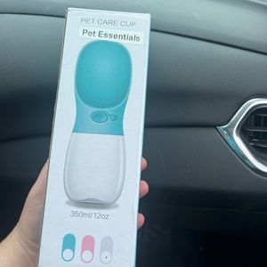 Brand new pet on the go water cup! Just opened never used still in package wrap